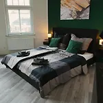 Aur Design Emerald X Balkon Premium Kingsize Free Kaffee & Wein Netflix