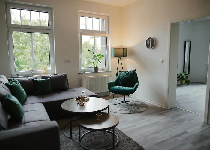 Aur Design Emerald X Balkon Premium Kingsize Free Kaffee & Wein Netflix