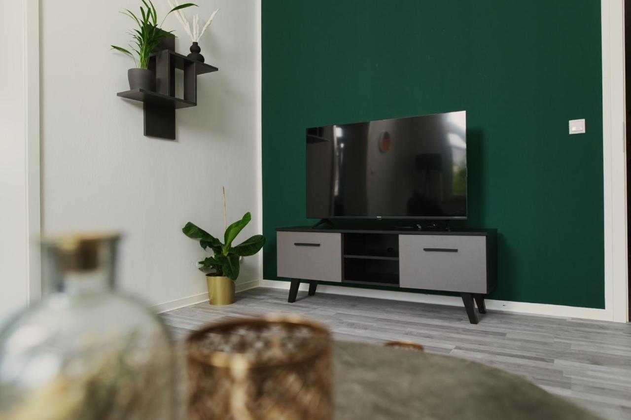 Aur Design Emerald X Balkon Premium Kingsize Free Kaffee & Wein Netflix *
