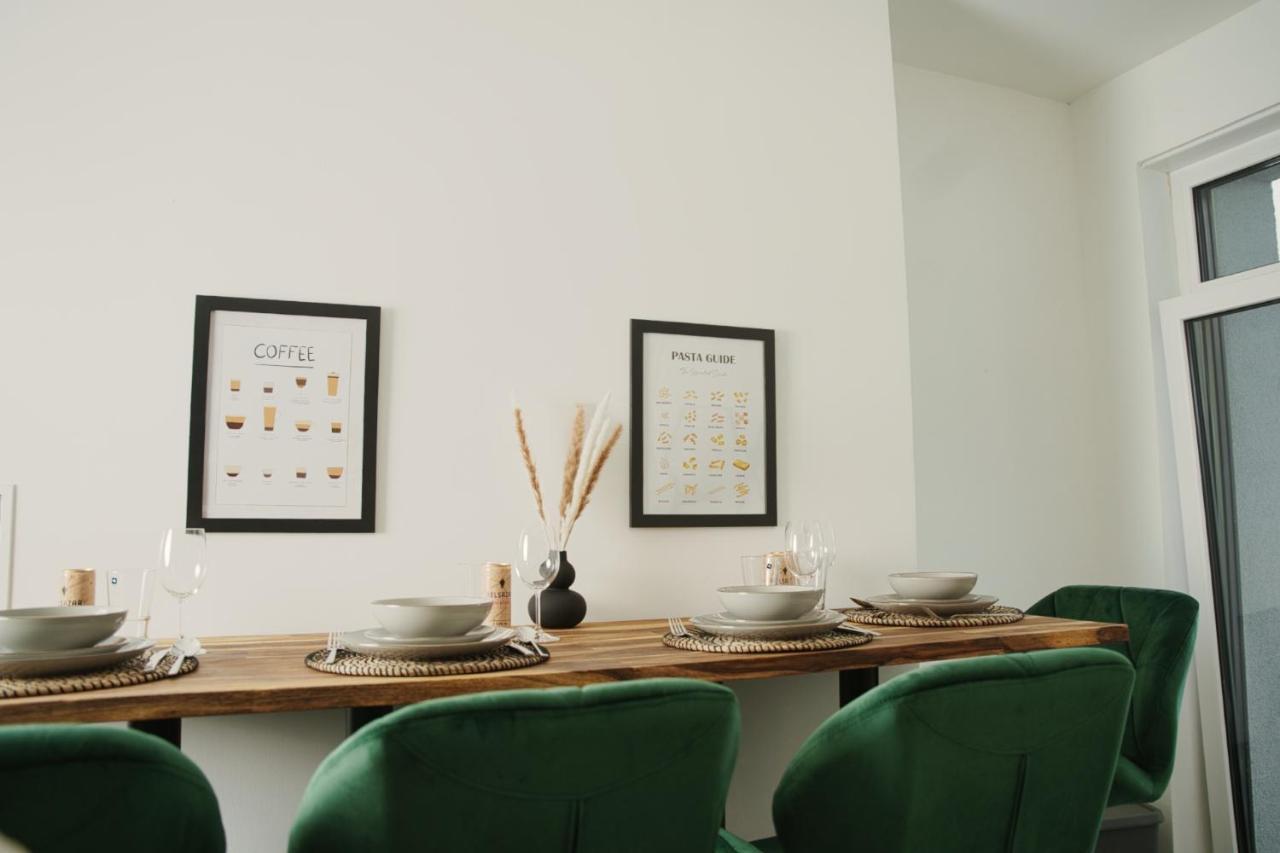 Aur Design Emerald X Balkon Premium Kingsize Free Kaffee & Wein Netflix Apartment Magdeburg