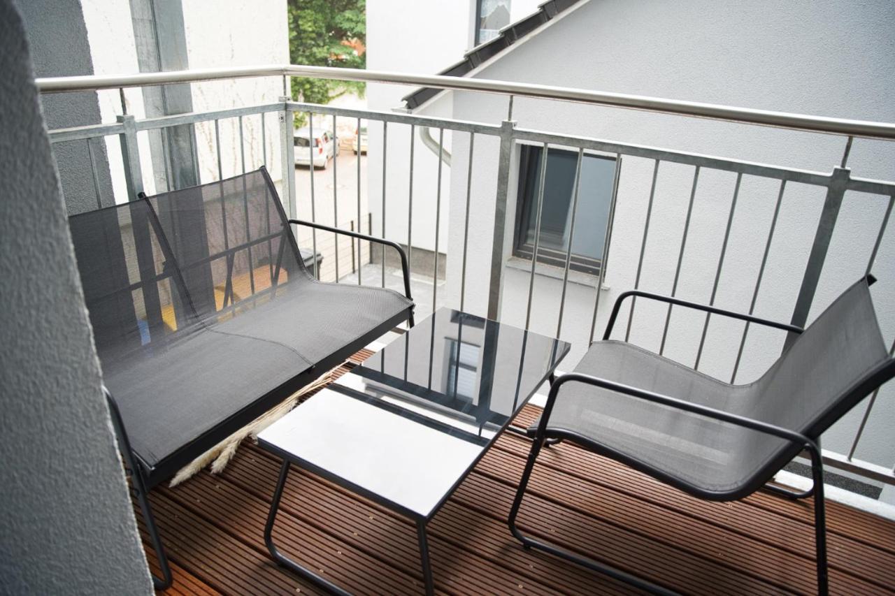 Aur Design Emerald X Balkon Premium Kingsize Free Kaffee & Wein Netflix Magdeburg